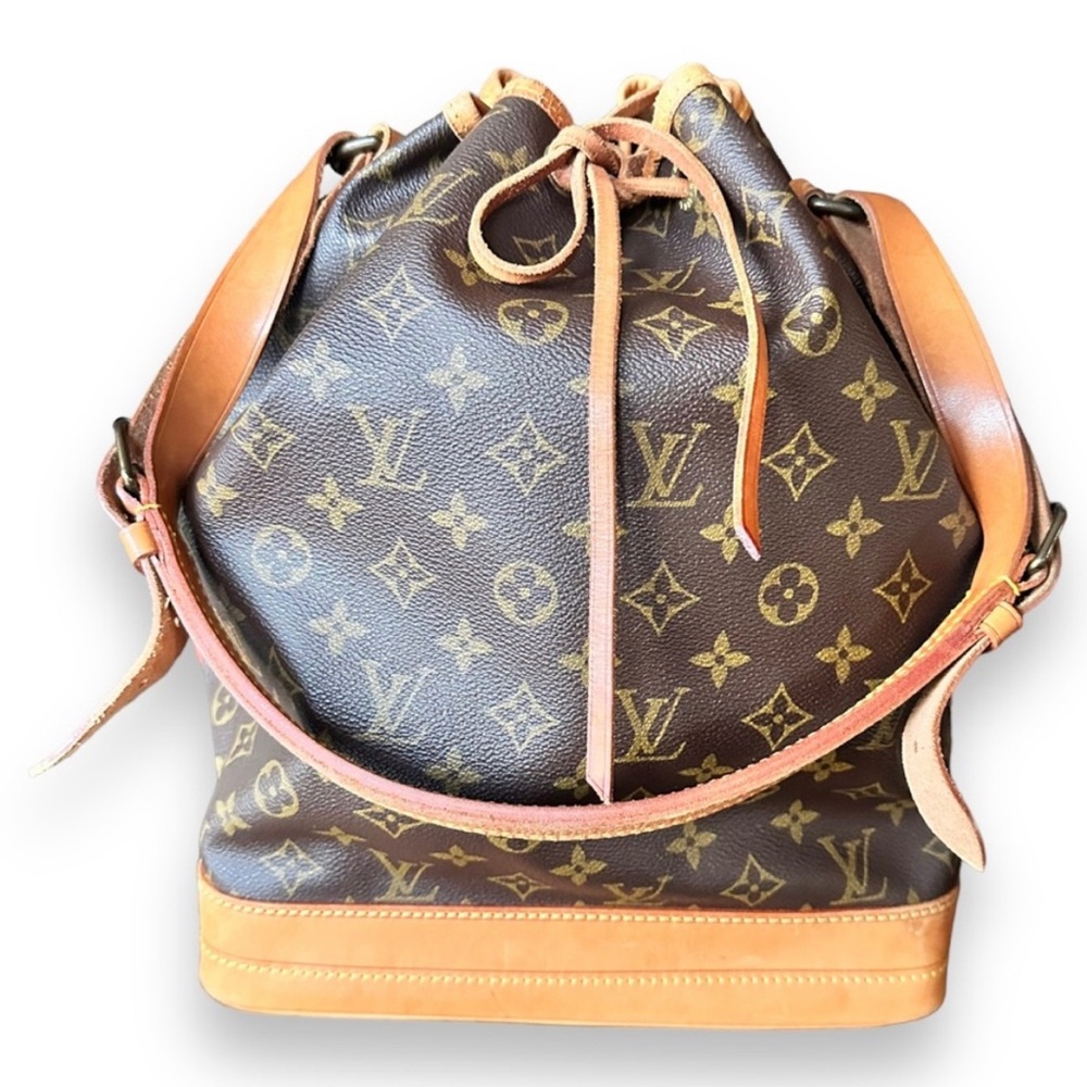 AUTHENTIC Louis Vuitton Monogram Noe GM Drawstring
Shoulder Bucket Bag